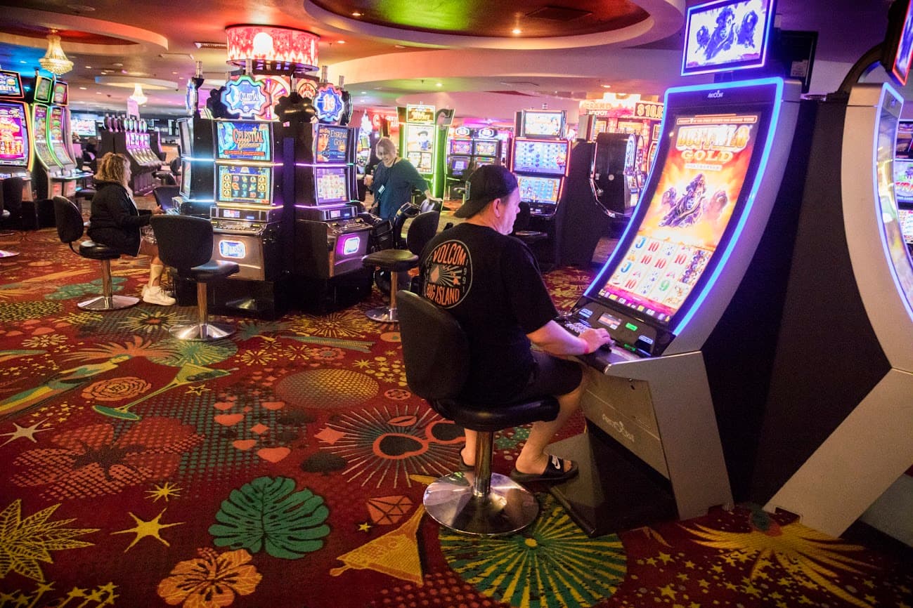 Spielautomaten – Die Welt des Ka-Ching-Geräusches und der sich drehenden Walzen