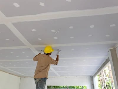 Wie das Decke verputzen zum teuren Fehler werden kann