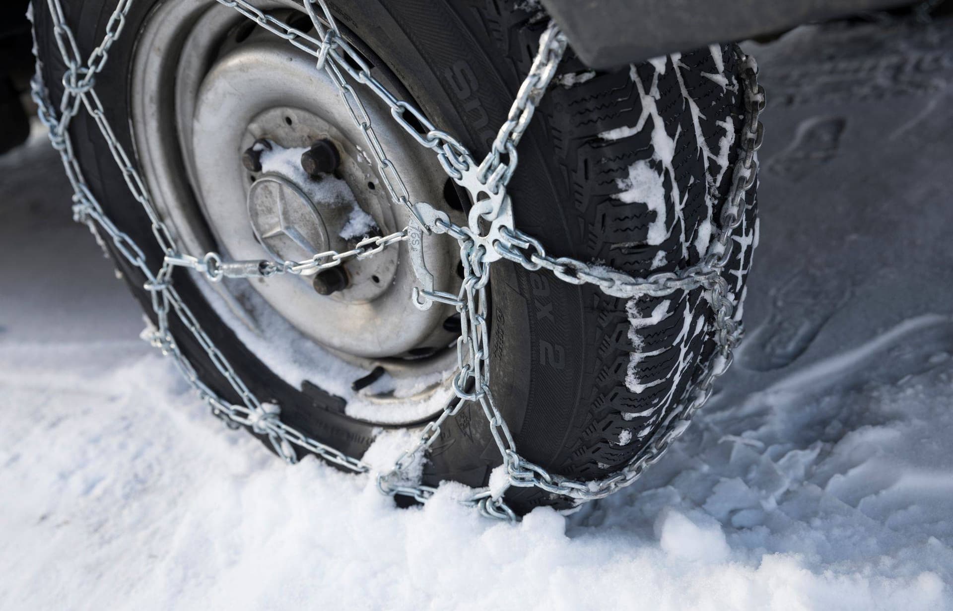 Schneeketten für LKW: Die wichtigsten Eigenschaften, auf die Sie achten sollten