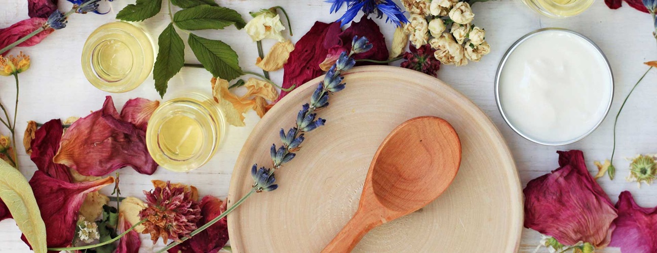 Ayurvedische Schönheitsrituale: Luxuriöse Produkte zur Selbstpflege