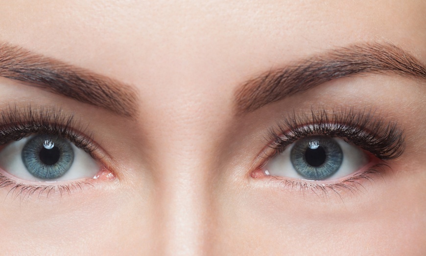 Entdecken Sie das Potenzial Ihrer Augenbrauen: Microblading Eyebrow Cologne Odyssey