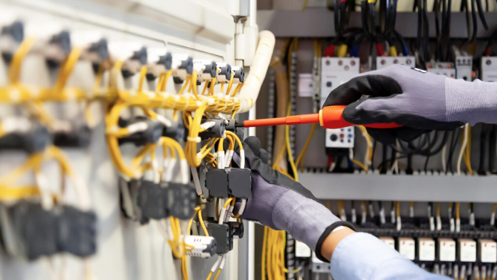 Der nächste Schritt: Einen Notfall Elektriker in der Nähe beauftragen