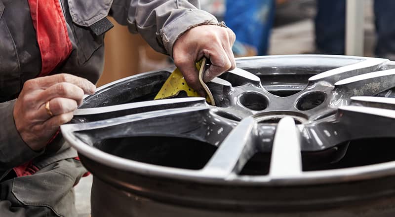 Effiziente Felgenreparatur: Die richtigen Werkzeuge verwenden