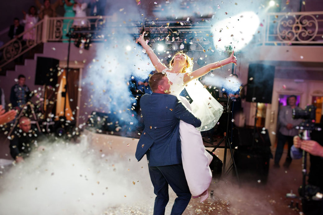 Musikalische Erinnerungen: So gestalten Sie Ihr DJ-Erlebnis auf der Hochzeit